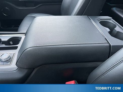 Used 2022 Ford Expedition XLT image 38