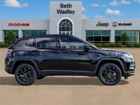 New 2026 Jeep Compass Latitude image 8