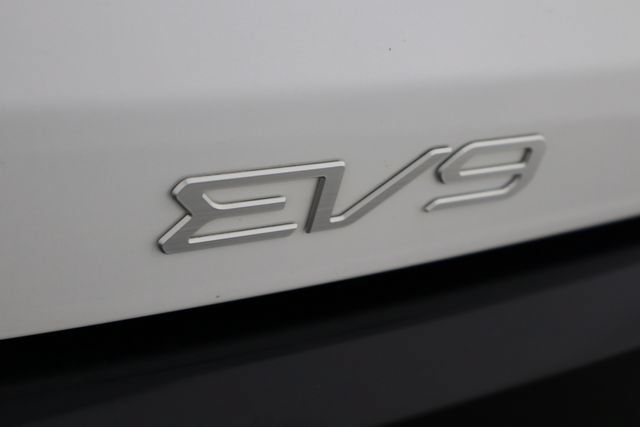 Used 2024 Kia EV9 GT-Line AWD/4WD image 38