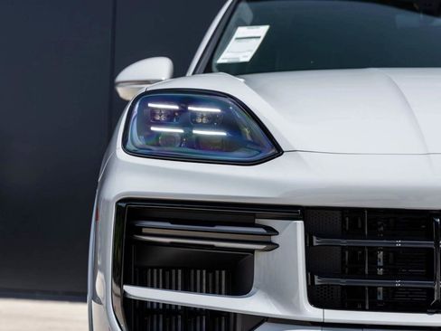 New 2025 Porsche Cayenne Turbo image 73