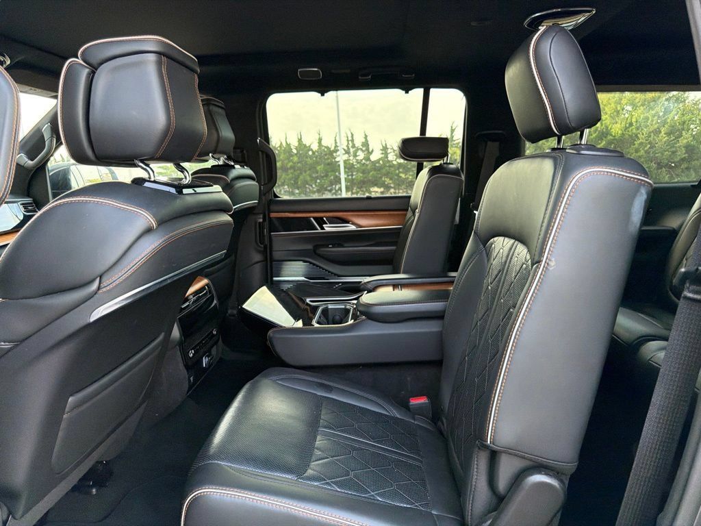 Used 2024 Jeep Grand Wagoneer L Series III AWD/4WD image 8