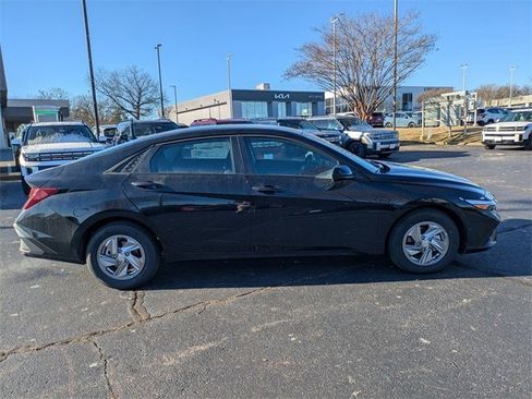 New 2026 Hyundai Elantra SE image 3