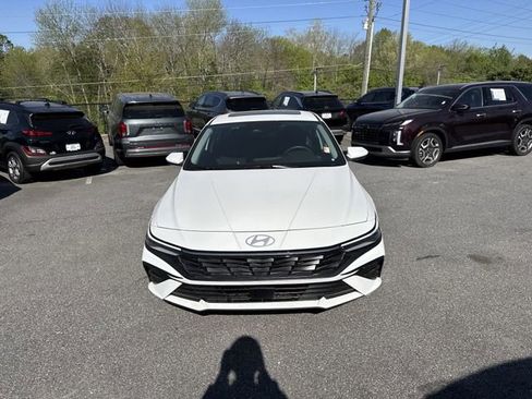 Certified 2025 Hyundai Elantra SEL FWD image 2