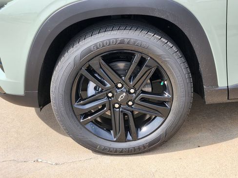 New 2026 Chevrolet Trax ACTIV w/ Sunroof Package FWD image 8