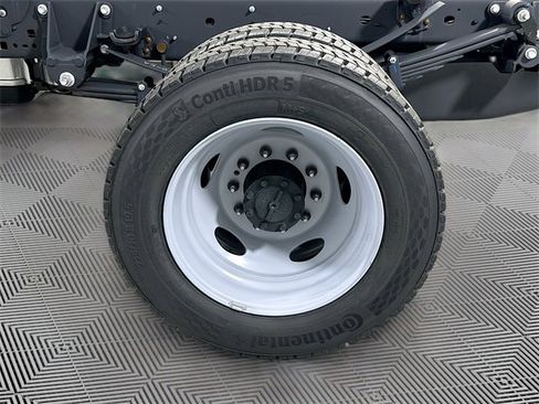 New 2025 Ford F550 4x4 Supercab Super Duty image 16