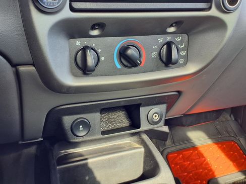 Used 2010 Ford Ranger XLT image 9