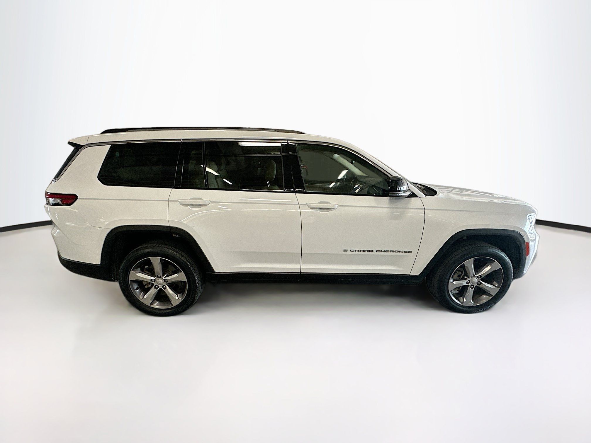 Used 2022 Jeep Grand Cherokee L Limited AWD/4WD image 10