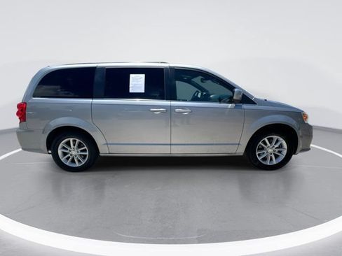 Used 2019 Dodge Grand Caravan SXT FWD image 4