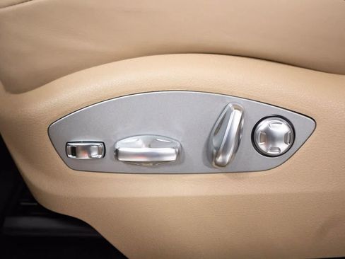 Certified 2025 Porsche Macan AWD/4WD image 24