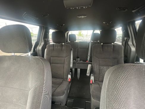 Used 2018 Dodge Grand Caravan SE image 9