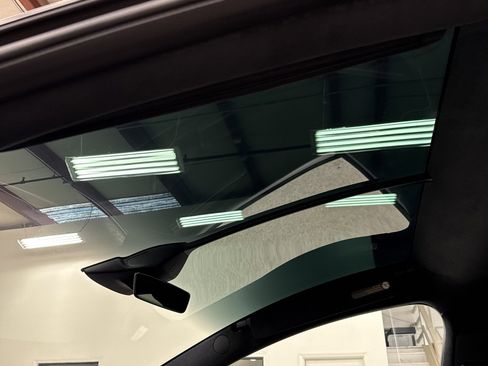 Used 2023 Tesla Model X Base image 11