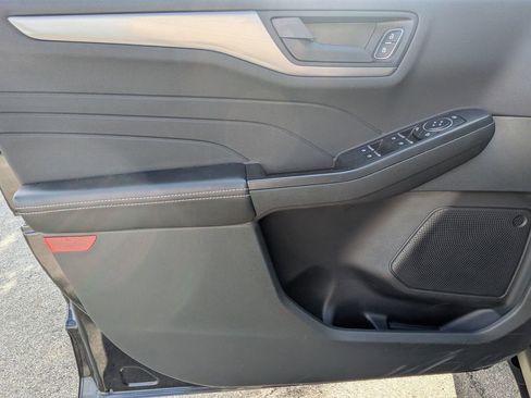 Used 2025 Ford Escape Active AWD/4WD image 9