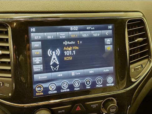 Used 2022 Jeep Grand Cherokee Laredo X image 21