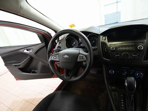 Used 2018 Ford Focus SE image 25