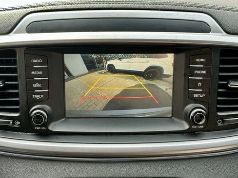 Used 2020 Kia Sorento LX image 27
