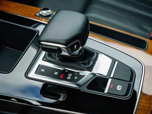 Used 2023 Audi Q5 2.0T Premium w/ Convenience Package image 20