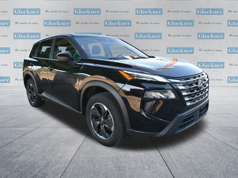 Used 2025 Nissan Rogue SV image 3