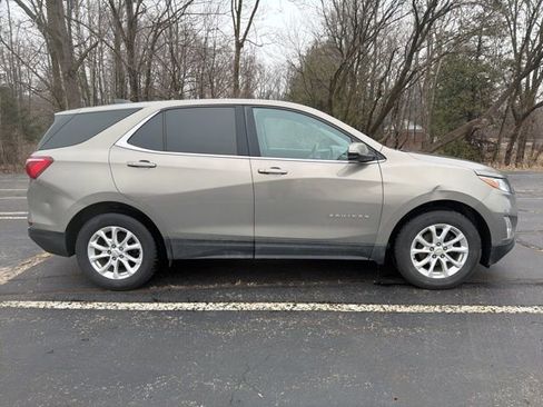 Certified 2018 Chevrolet Equinox LT image 2