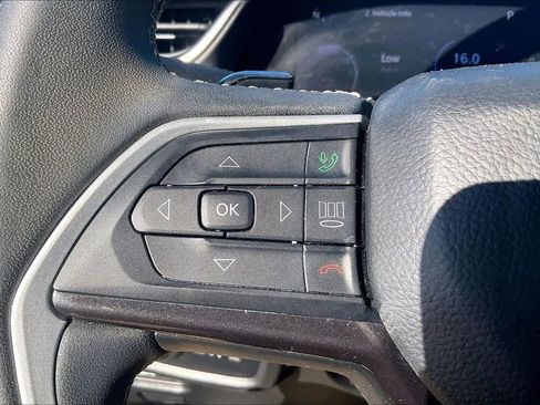 Used 2023 Jeep Grand Cherokee L Laredo image 13