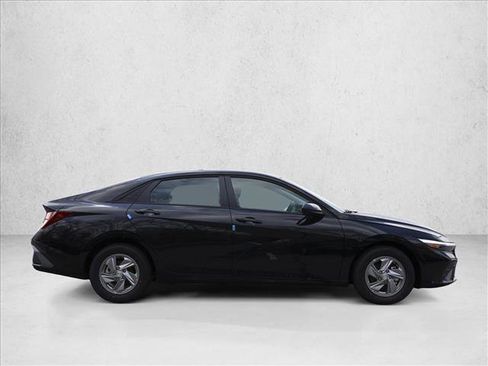 New 2026 Hyundai Elantra SE FWD image 4