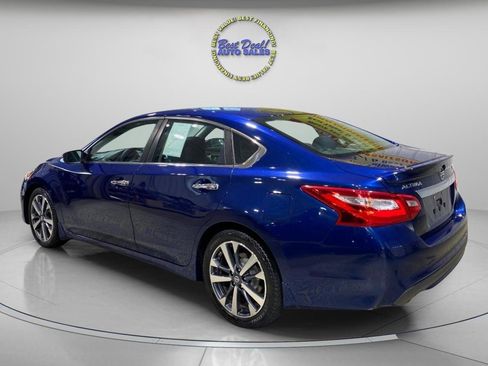 Used 2016 Nissan Altima 2.5 SR FWD image 2