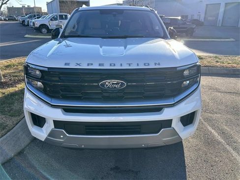 Used 2025 Ford Expedition Max Platinum w/ Driver's Package image 2