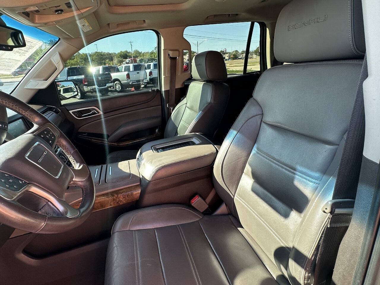 Used 2015 GMC Yukon Denali w/ Open Road Package AWD/4WD image 10