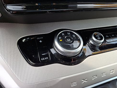 Certified 2025 Ford Expedition Active AWD/4WD image 17