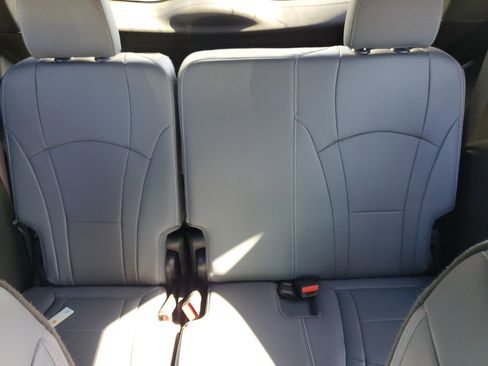 Used 2024 Buick Enclave Essence image 15