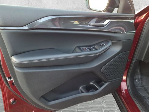 Used 2023 Jeep Grand Cherokee L Altitude image 7