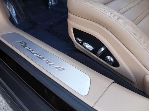 Used 2018 Porsche Panamera 4 image 13