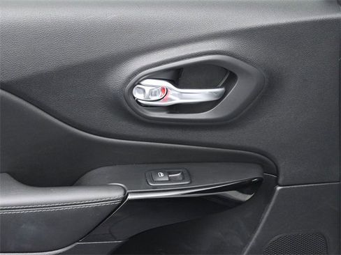 Used 2023 Jeep Cherokee Altitude Lux image 26