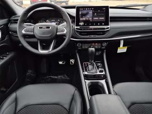 New 2026 Jeep Compass Latitude image 16