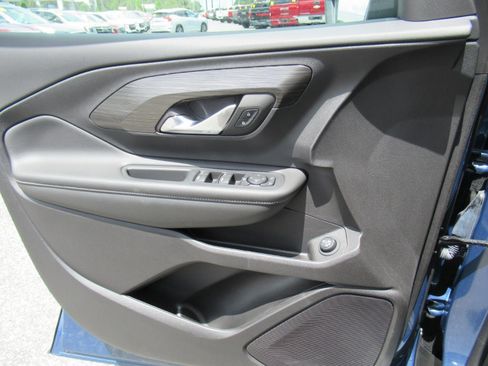 Used 2024 GMC Terrain SLE w/ Driver Convenience Package FWD image 21