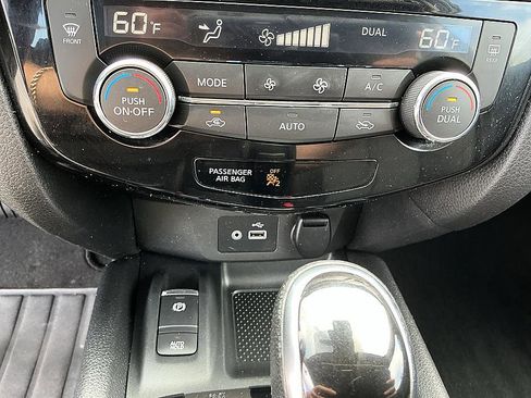 Used 2021 Nissan Rogue Sport SL AWD/4WD image 20