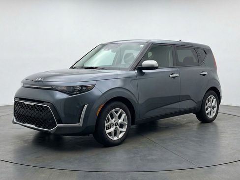 Used 2025 Kia Soul LX w/ LX Technology Package FWD image 3