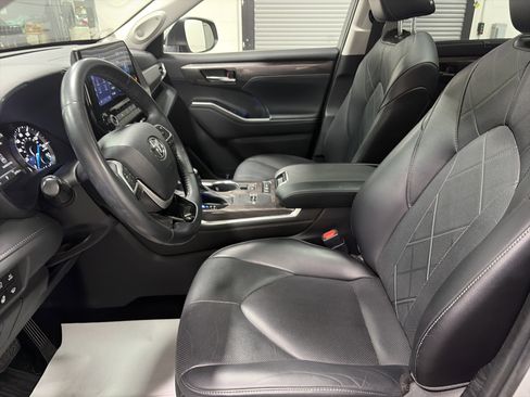 Used 2022 Toyota Highlander Platinum AWD/4WD image 13