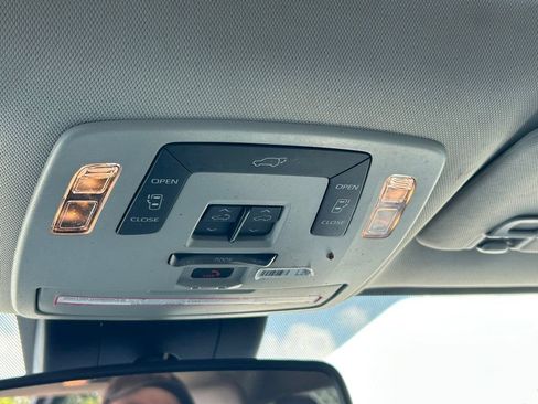 Used 2023 Toyota Sienna XLE FWD image 18