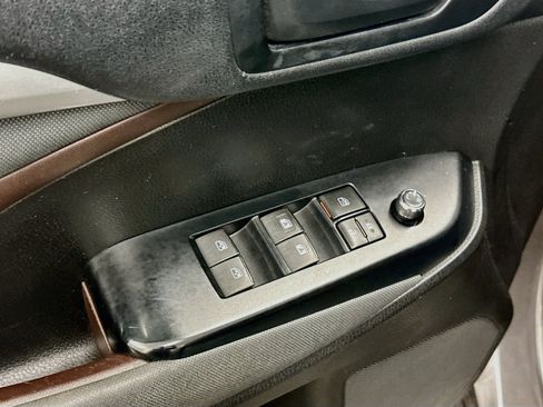 Used 2018 Toyota Highlander LE AWD/4WD image 15