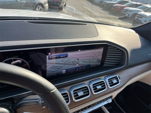 Certified 2025 Mercedes-Benz GLS 450 4MATIC image 24