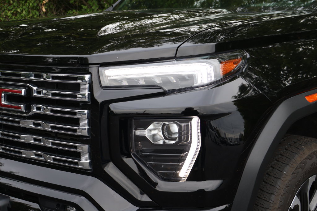 Certified 2025 GMC Canyon Denali AWD/4WD image 3