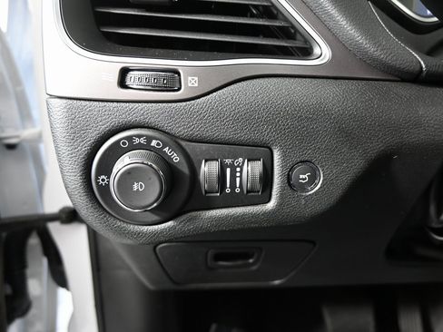 Used 2022 Jeep Cherokee Latitude Lux w/ Sun & Sound Group image 24