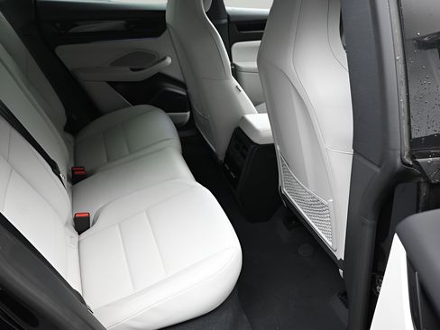 Certified 2025 Porsche Macan 4S Electric AWD/4WD image 11