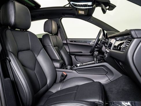 Certified 2026 Porsche Macan AWD/4WD image 15