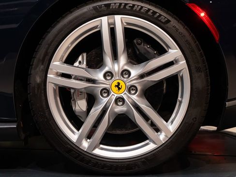 Used 2020 Ferrari Portofino image 14