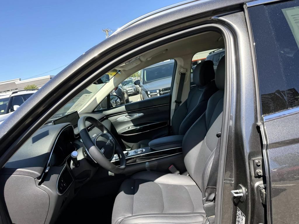 Certified 2025 Genesis GV70 2.5T AWD/4WD image 21
