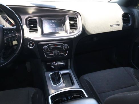 Used 2022 Dodge Charger SXT RWD image 10