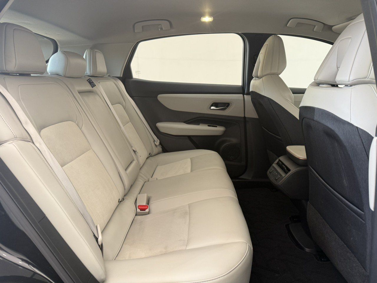 Used 2024 Nissan Ariya AWD image 13