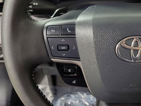 Used 2025 Toyota Camry SE w/ Convenience Package image 23