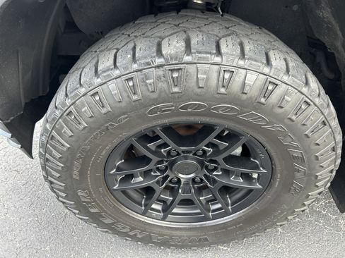 Used 2018 Toyota Tacoma SR5 image 13